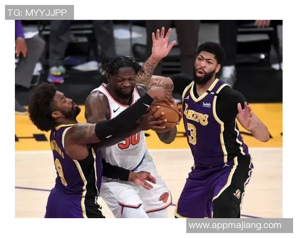 马祖拉称赞沃尔什在防守与进攻中多样贡献展现出色拼劲