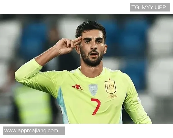 费兰国家队50场进22球追赶迪斯蒂法诺31场23球的辉煌纪录