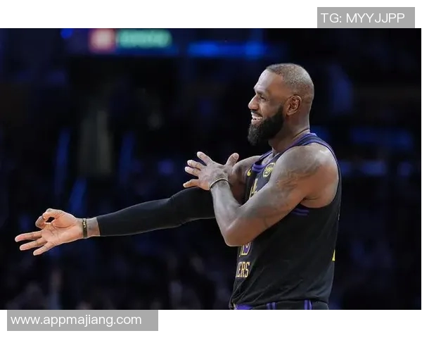 老詹是否该放弃背靠背比赛以保护身体女主持分析其对数据的执念